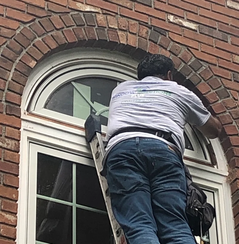 Custom arched window - master craftsmanship